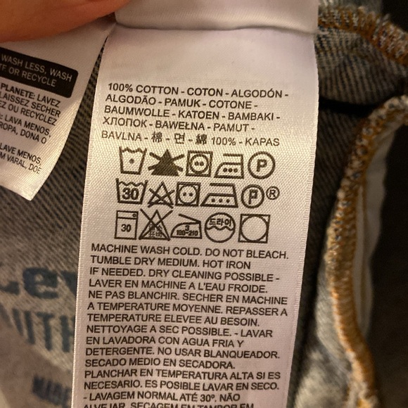 Authentic Vintage Levi’s Denim Jacket - Picture 14 of 16